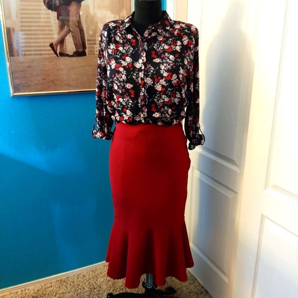 GUC ELLE button down floral blouse with scalloped flaps over  placket, size M